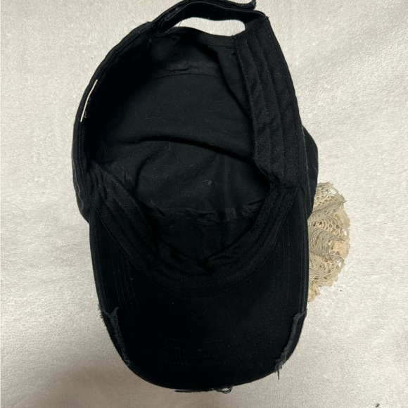 EUC Women’s Black cap with decoration - Picture 4 of 6